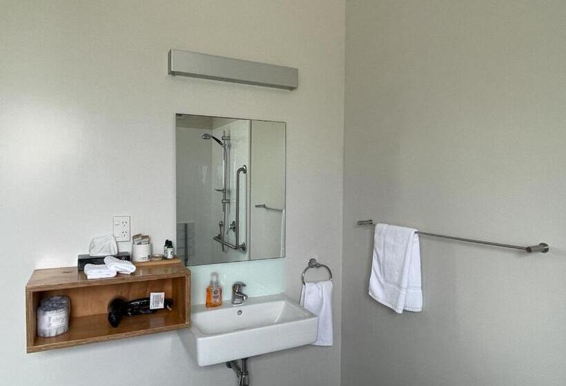 Студия Стандарт, Waitomo Lodge