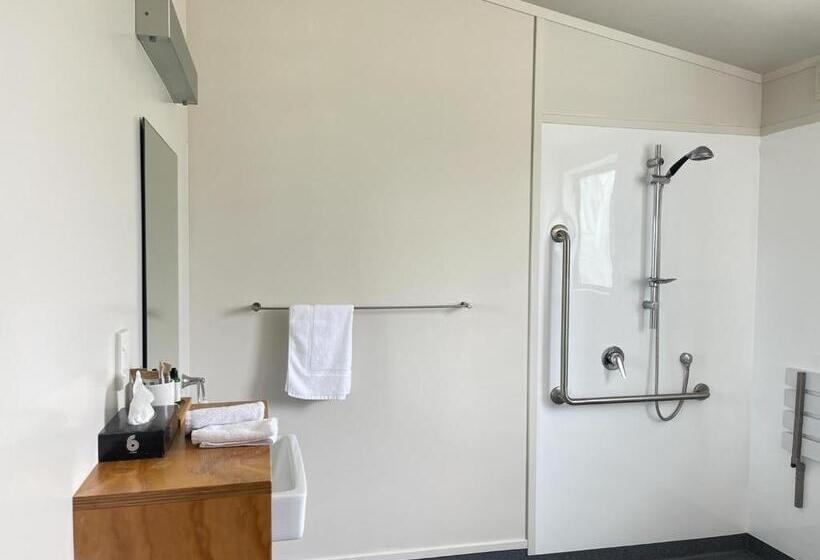 Студия Стандарт, Waitomo Lodge