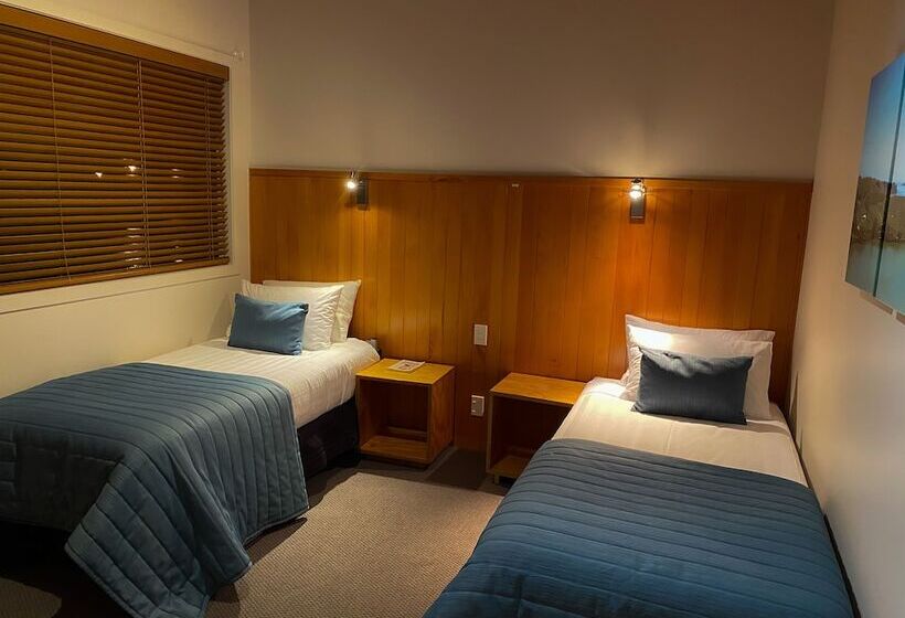 Семейный Номер, Waitomo Lodge