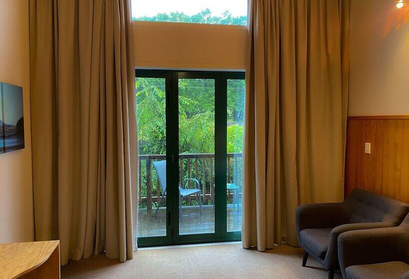 Студия Стандарт, Waitomo Lodge