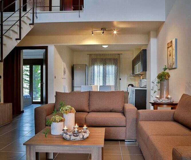Вилла 3 Спальни с Бассейном, Stigmes Villas & Suites