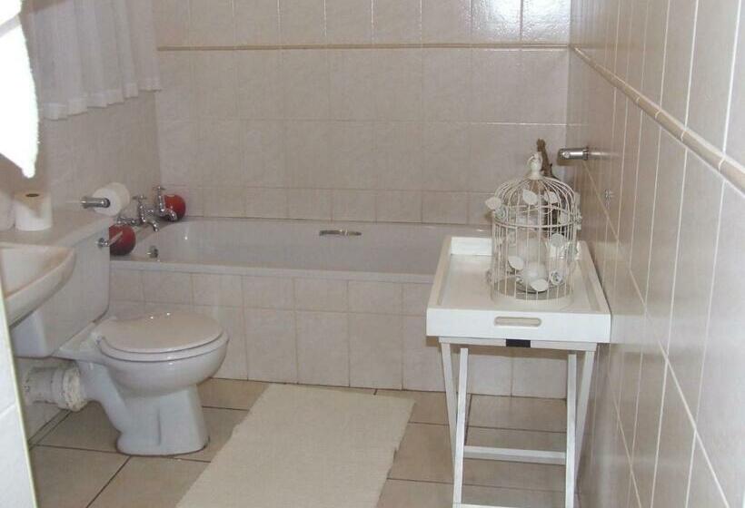 اتاق استاندارد یک نفره, Doves Nest Guest House