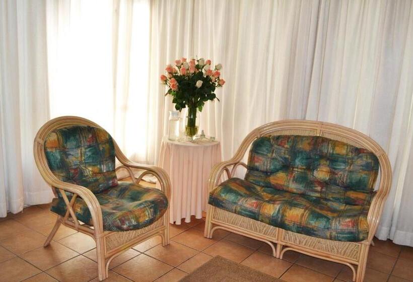 اتاق خانوادگی, Doves Nest Guest House