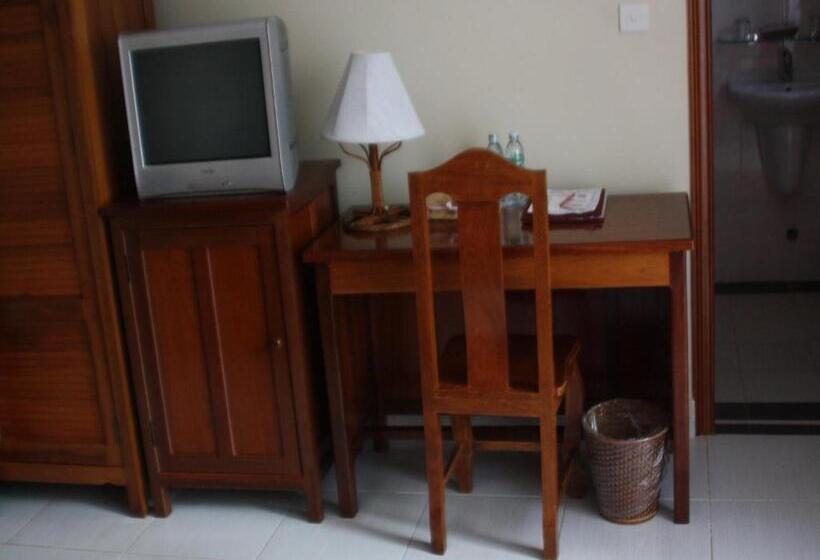 اتاق استاندارد با تخت بزرگ, Don Bosco Hotel School
