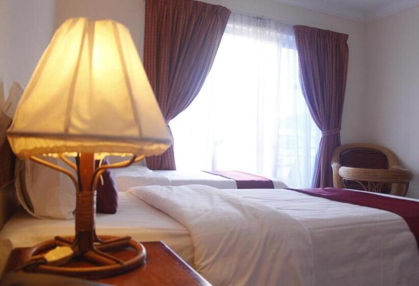 اتاق سوپریور سه تخته, Don Bosco Hotel School