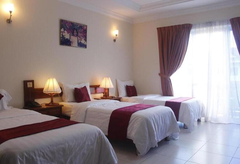 اتاق سوپریور سه تخته, Don Bosco Hotel School