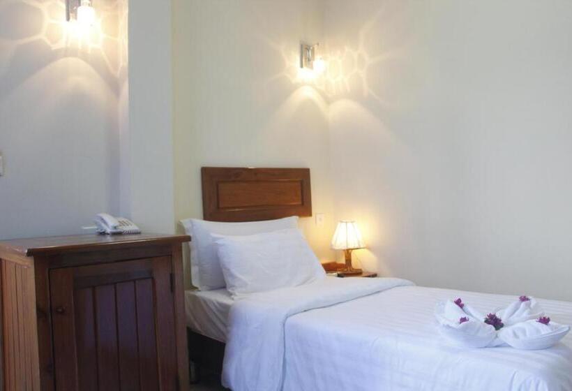 اتاق استاندارد یک نفره, Don Bosco Hotel School