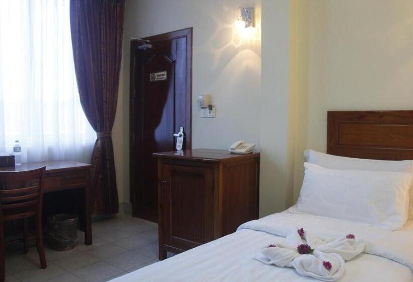 اتاق استاندارد یک نفره, Don Bosco Hotel School