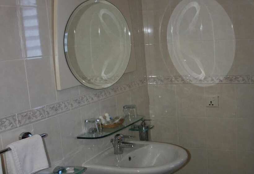 اتاق استاندارد با تراس, Don Bosco Hotel School