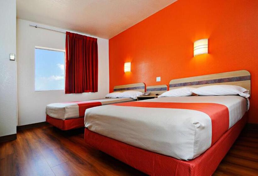 חדר סטנדרט לארבעה, Motel 6benson, Az
