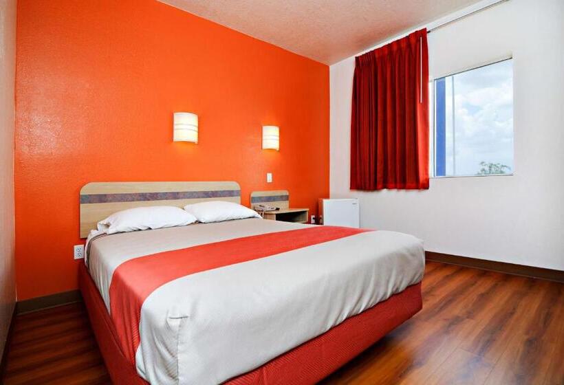 חדר סטנדרט מותאם לאדם עם מוגבלויות, Motel 6benson, Az