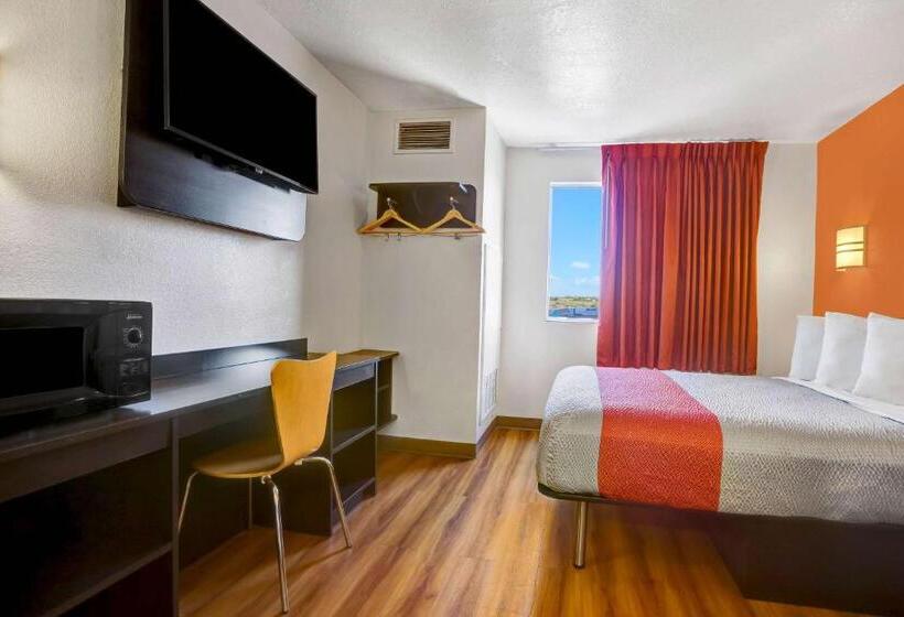 חדר סטנדרט מותאם לאדם עם מוגבלויות, Motel 6benson, Az