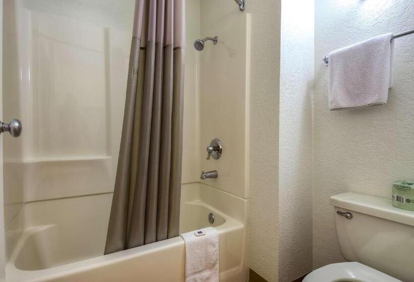 Четырехместный Номер Стандарт, Motel 6 Rowland Heights, Ca   Los Angeles   Pomona