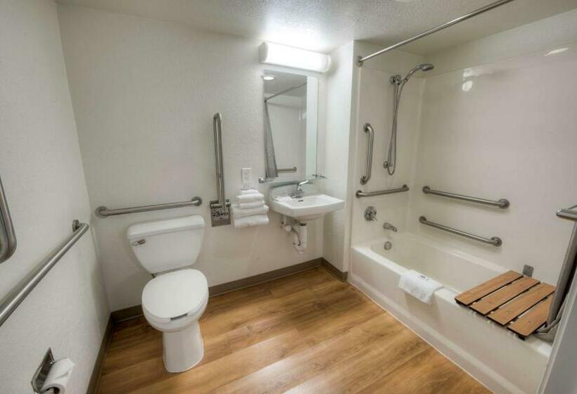 장애인을 위한 스탠다드 룸, Motel 6branford, Ct  New Haven