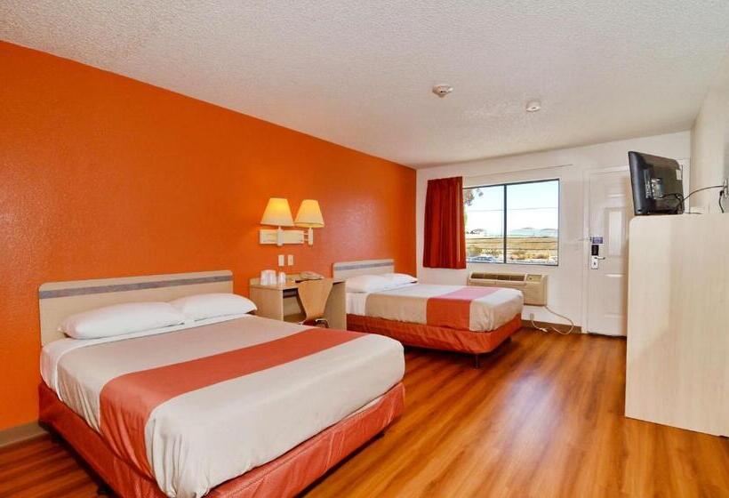 Quarto Quádruplo Deluxe, Motel 6 North Palm Springs, Ca   North
