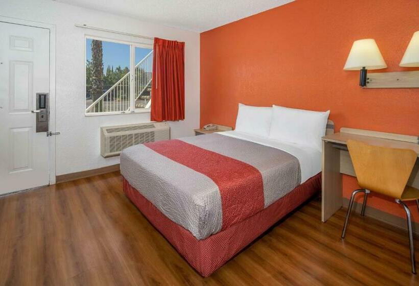 Номер Стандарт Адаптированный для Инвалидов, North Hills Inn