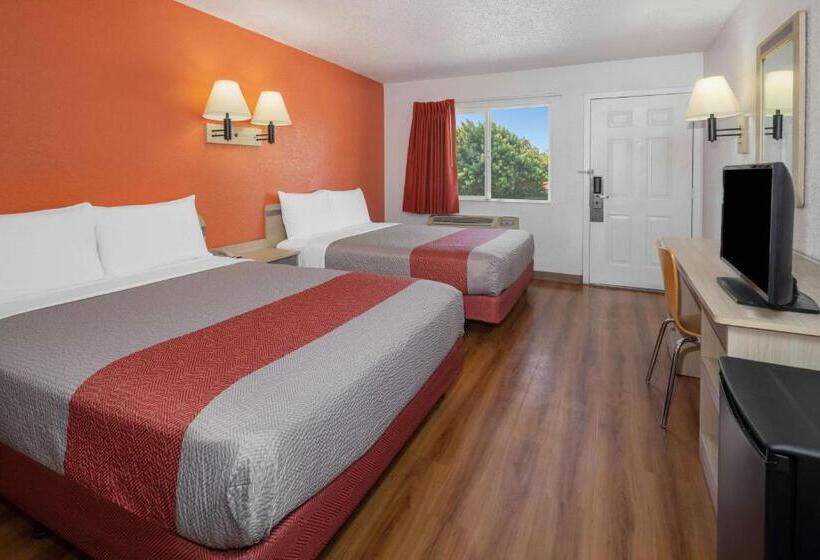 Четырехместный Номер Deluxe, North Hills Inn