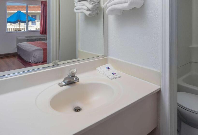 Номер Deluxe, North Hills Inn