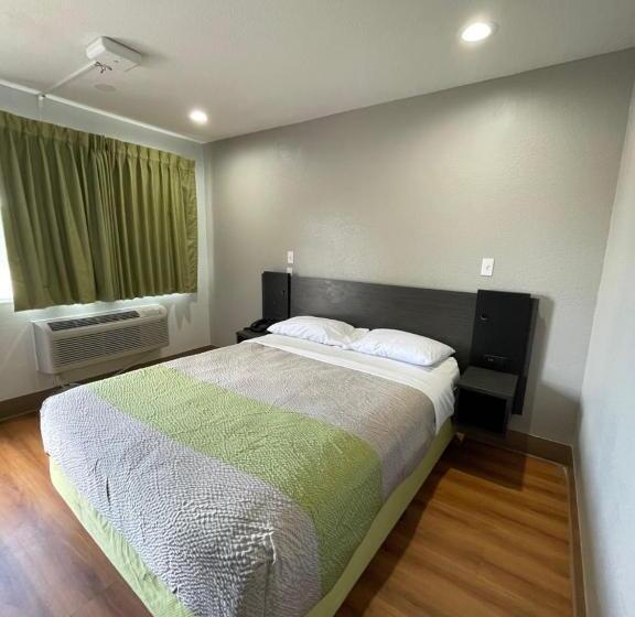 장애인을 위한 스탠다드 룸, Motel 6port Allen, La  Baton Rouge