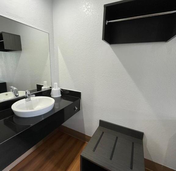 장애인을 위한 스탠다드 룸, Motel 6port Allen, La  Baton Rouge