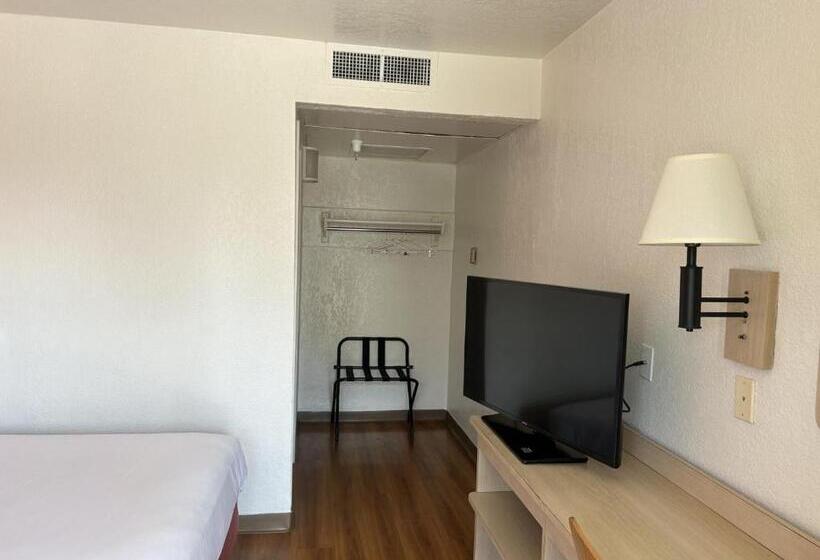 四人标准间, Motel 6 Stanton, Ca