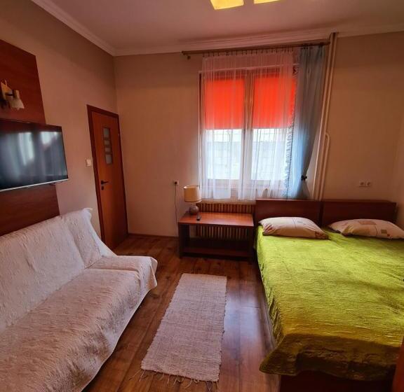 Quarto Estandar, Gościniec Halka