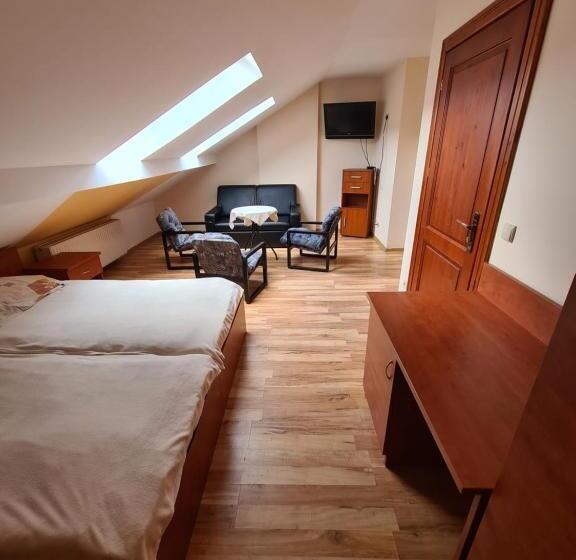 Quarto Estandar, Gościniec Halka