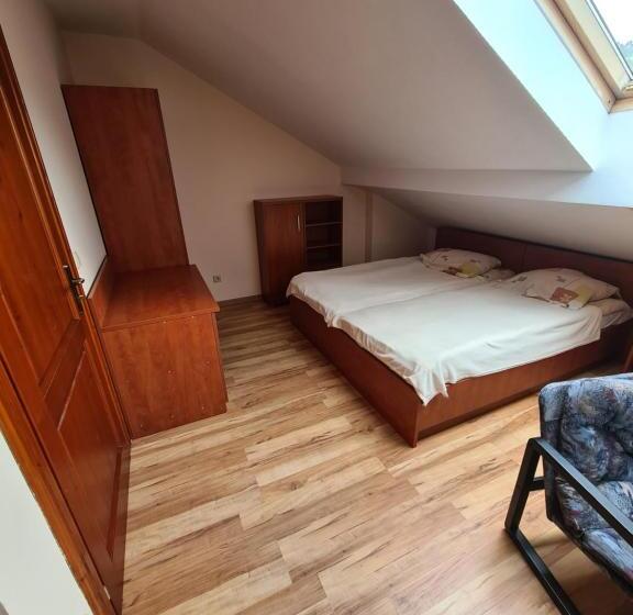Quarto Estandar, Gościniec Halka
