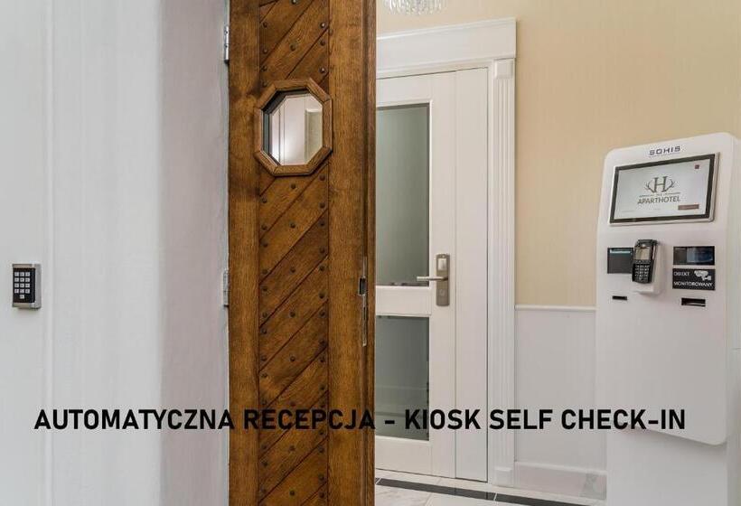 Трехместный Номер Deluxe, H Apart