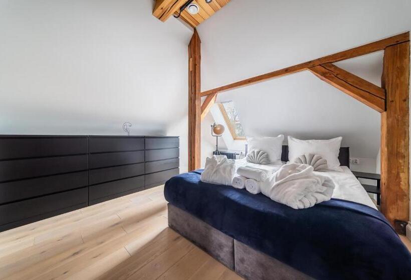 Quarto Estandar, H Apart