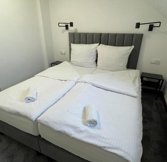 Quarto Estandar, Ik Maria