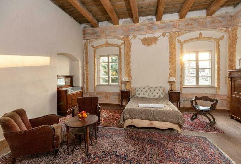 Quarto Estandar, Pałac Gorzanów