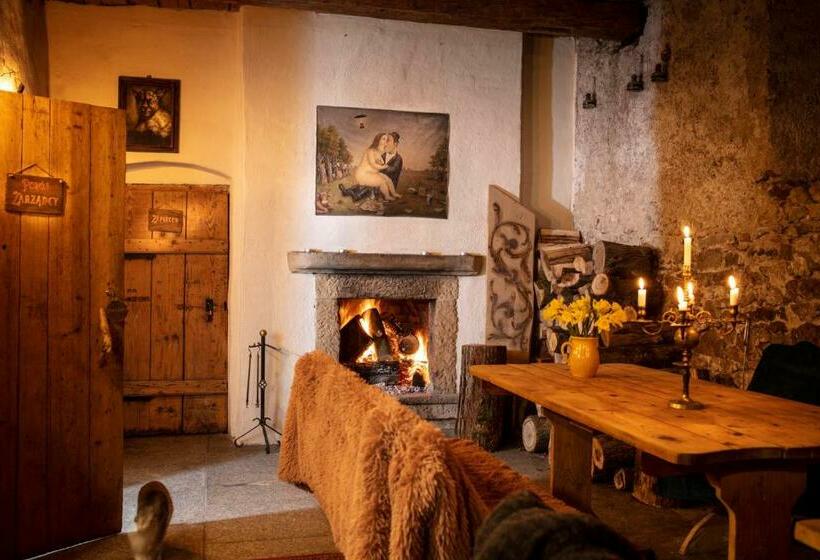 Quarto Estandar, Pałac Gorzanów