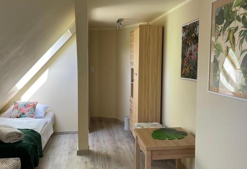 Quarto Triplo Estandar, Domek Zielony