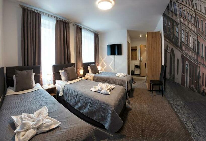 اتاق استاندارد سه نفره, Lublin
