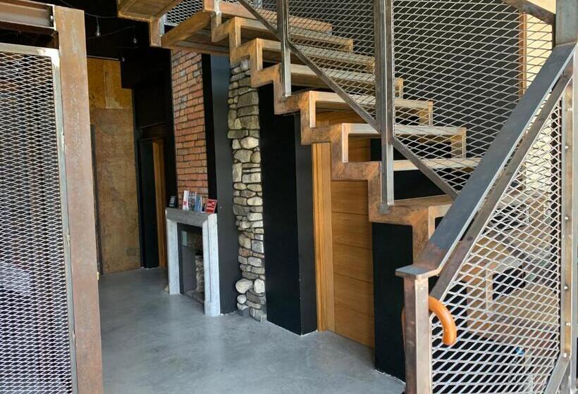 Четырехместный Номер Стандарт, Black House 88