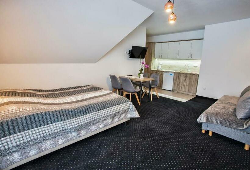Family Suite, Tojemoje