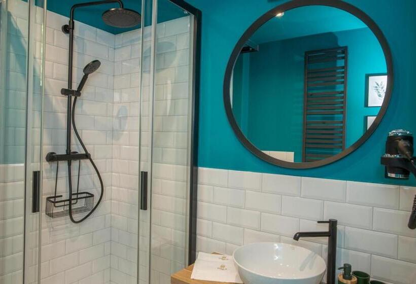 Quarto Deluxe, Willa Fen