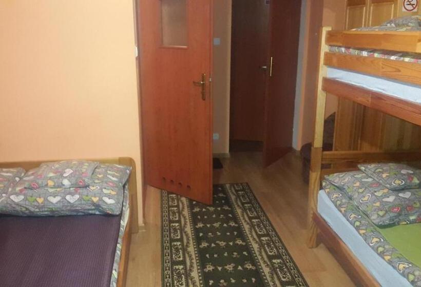 اتاق راحتی سه تخته, Koliba