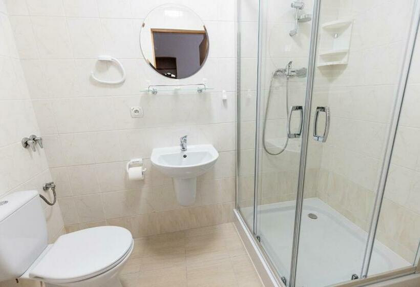 Standard Triple Room with Terrace, Tor Kielce