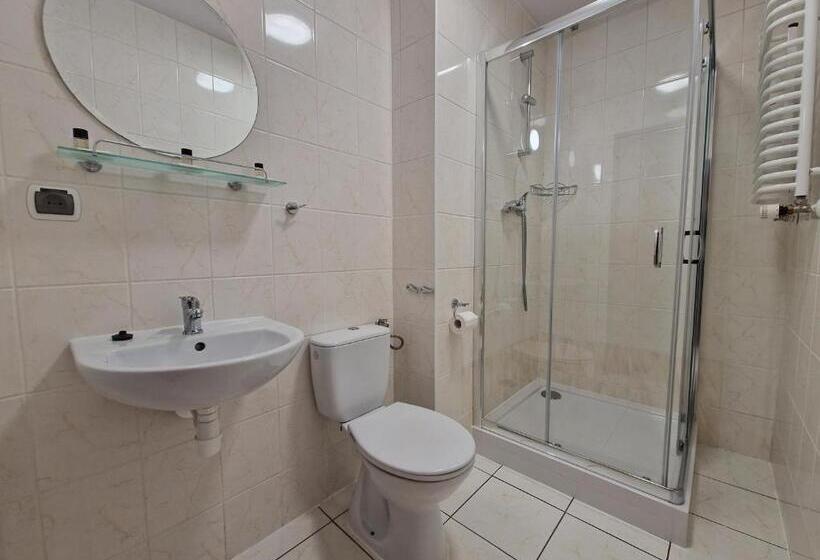 Standard Triple Room with Terrace, Tor Kielce