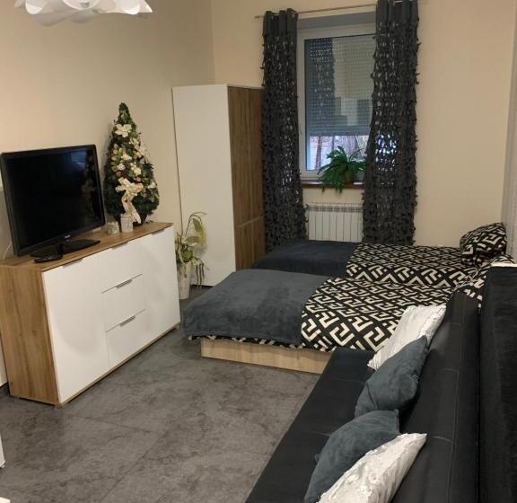 استودیوی استاندارد, Sanktuarium Snu Apartments