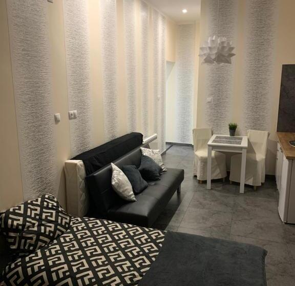 استودیوی استاندارد, Sanktuarium Snu Apartments