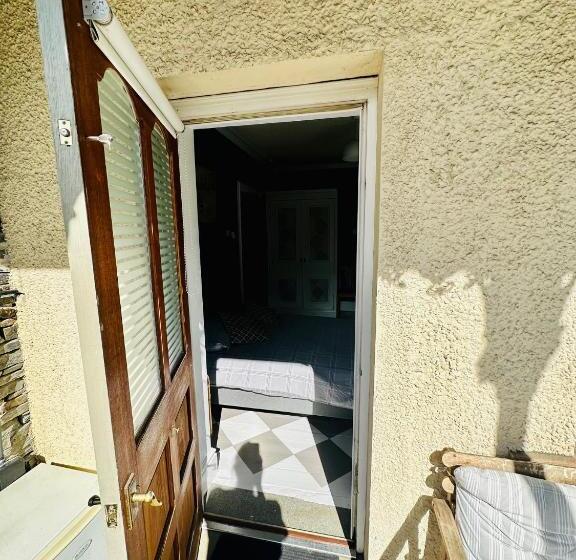اتاق استاندارد با بالکن, Fitz House