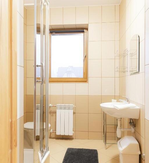 Quarto Quadruple Standart com Varanda, Chata U Bronka