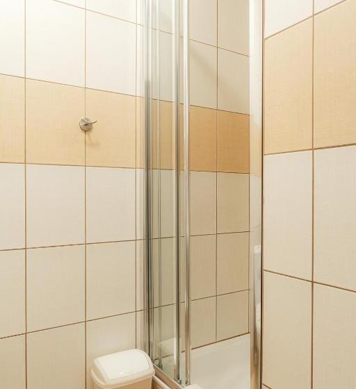 Quarto Estandar Individual, Chata U Bronka