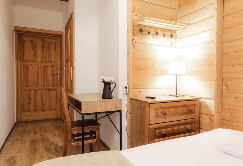 Quarto Estandar Individual, Chata U Bronka