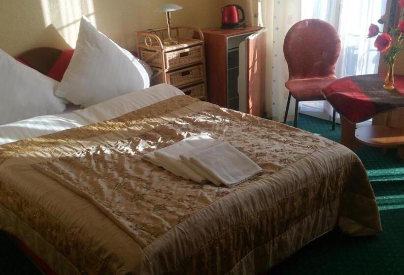 اتاق استاندارد سه تخته با بالکن, Villa Europa