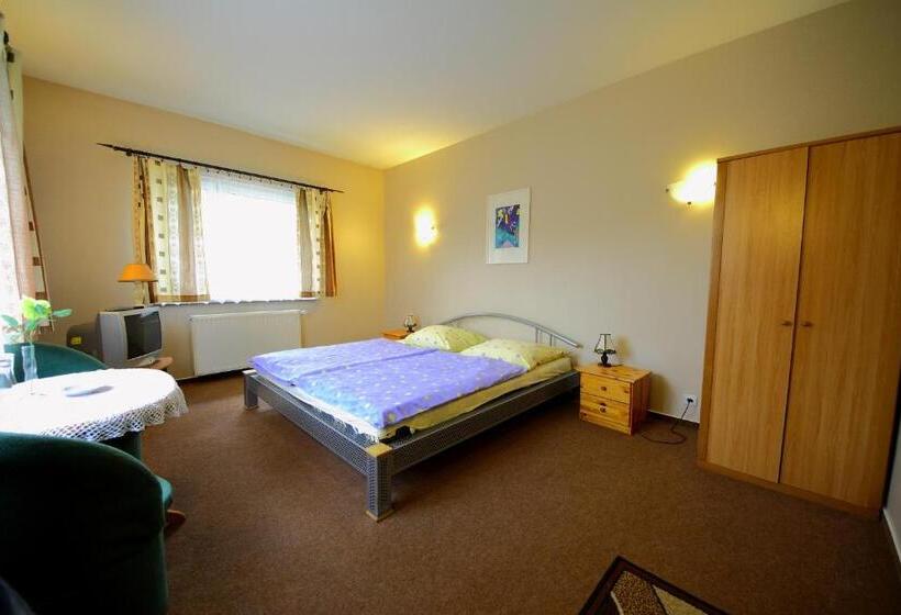 Номер Superior, Restaurant & Hostel Broadway