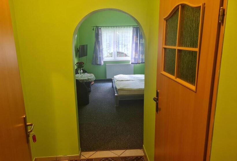 Номер Superior, Restaurant & Hostel Broadway